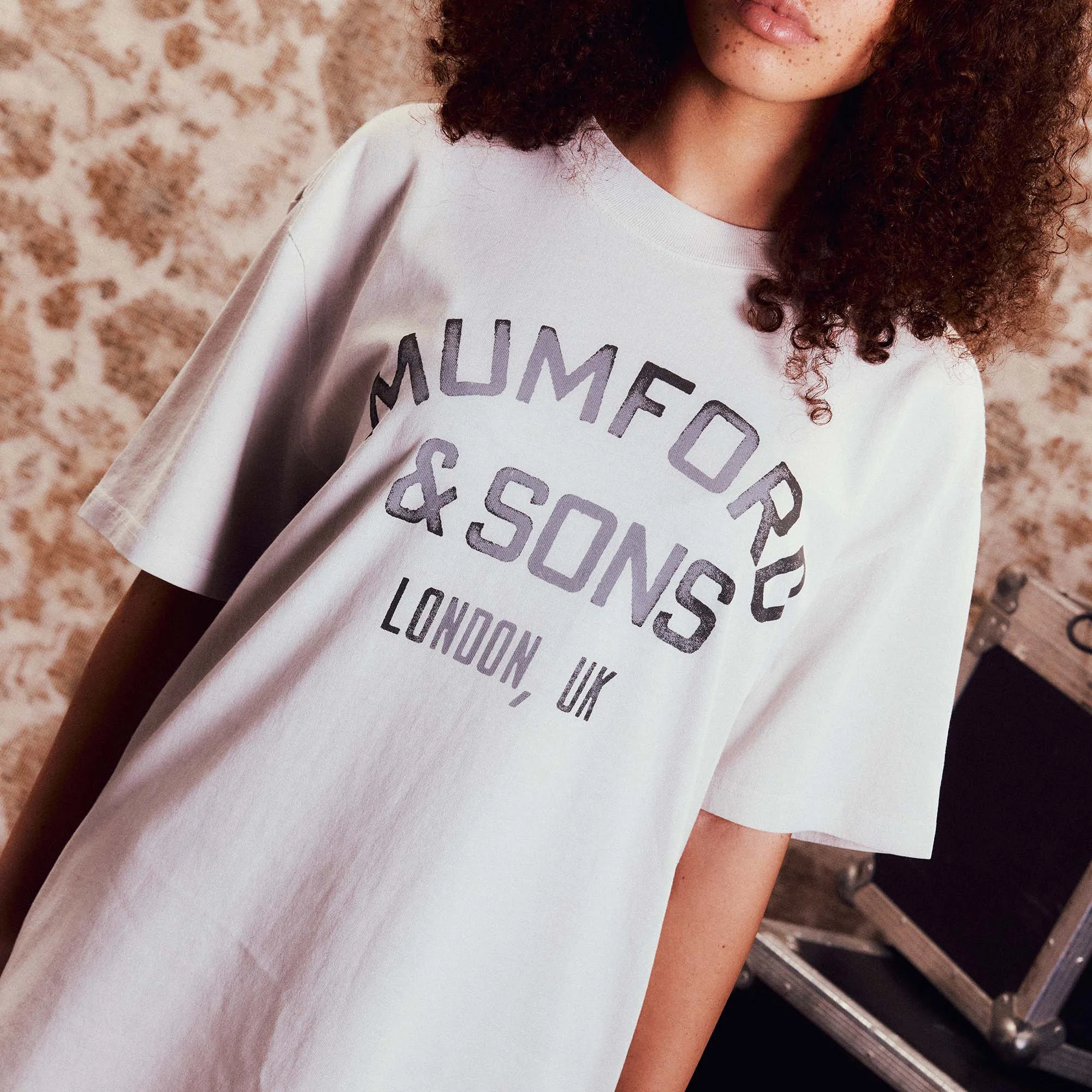 Ivory Vintage Logo T-Shirt - Image 2